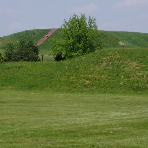 Cahokia Mounds State Historic Site / 卡霍基亚土丘遗址